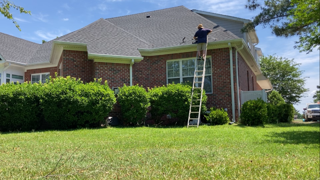 gutter cleaning company in bentonville AR